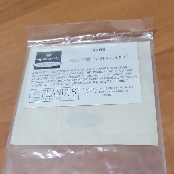 Hallmark Peanuts Gallery Hugs Collectible Figurine - Picture 4 of 5